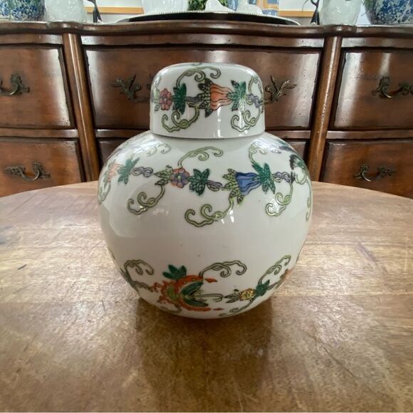 Petite vintage Asian Chinoiserie butterfly ginger jar 6” - Picture 4 of 4